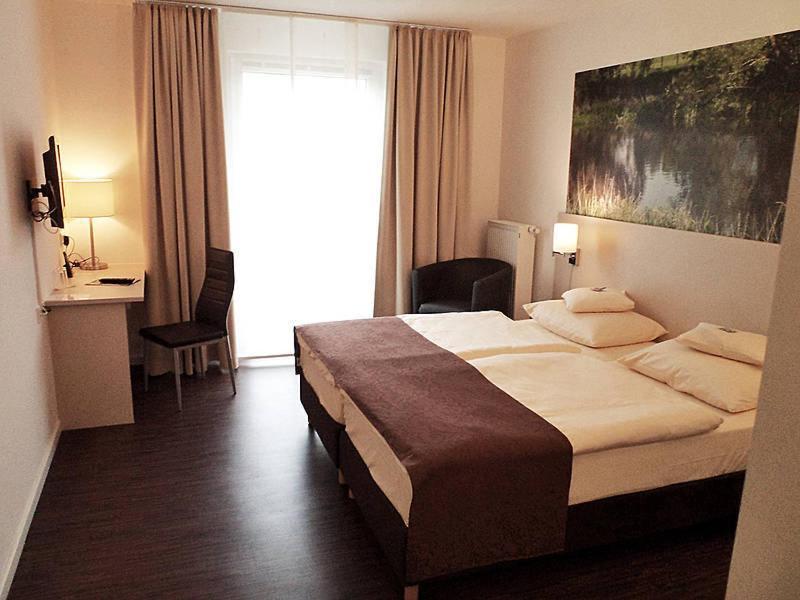 Das Neue Hotel Am Park โฟรนเดนแบร์ก ภายนอก รูปภาพ